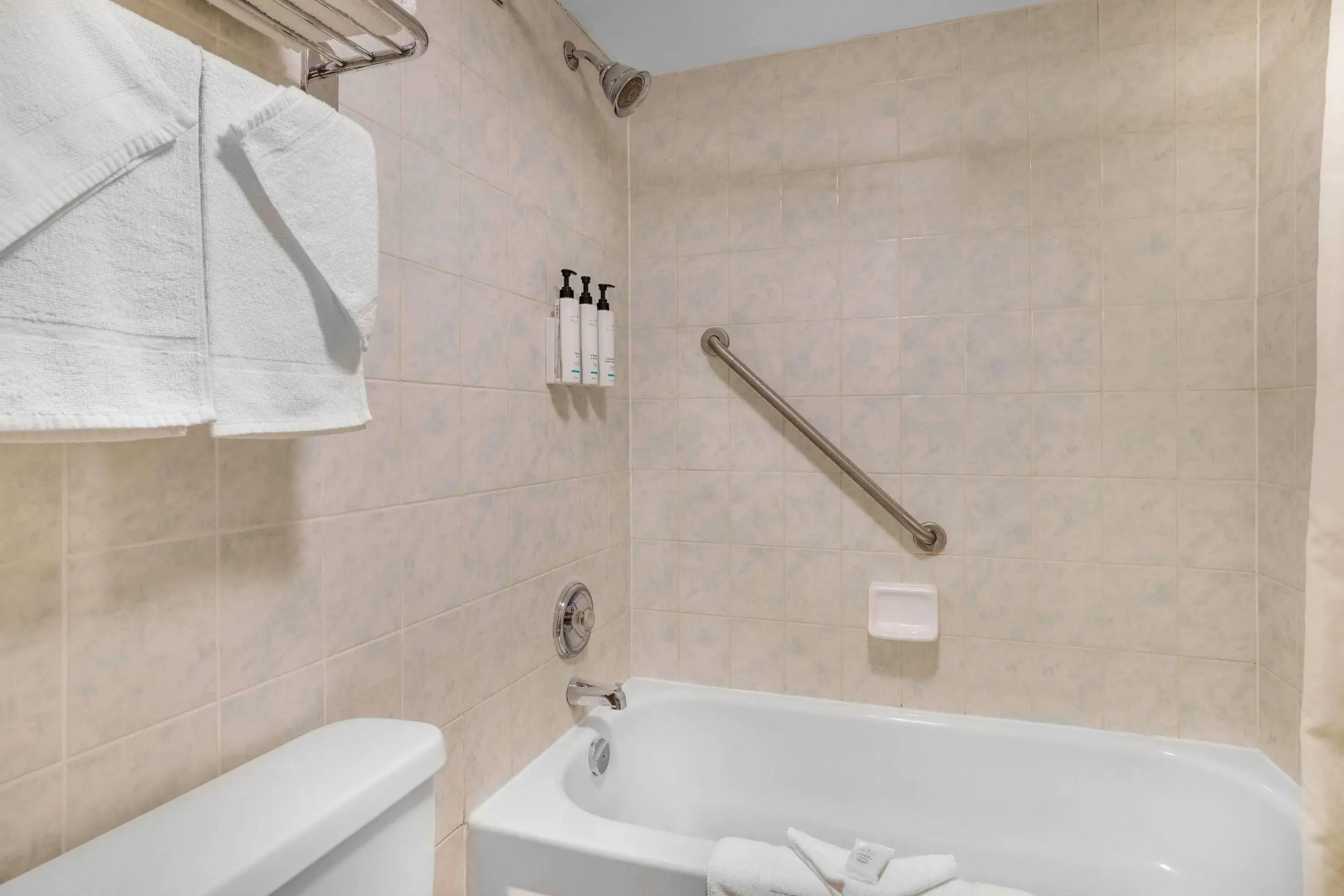 Travelodge by Wyndham Niagara Falls at the Falls