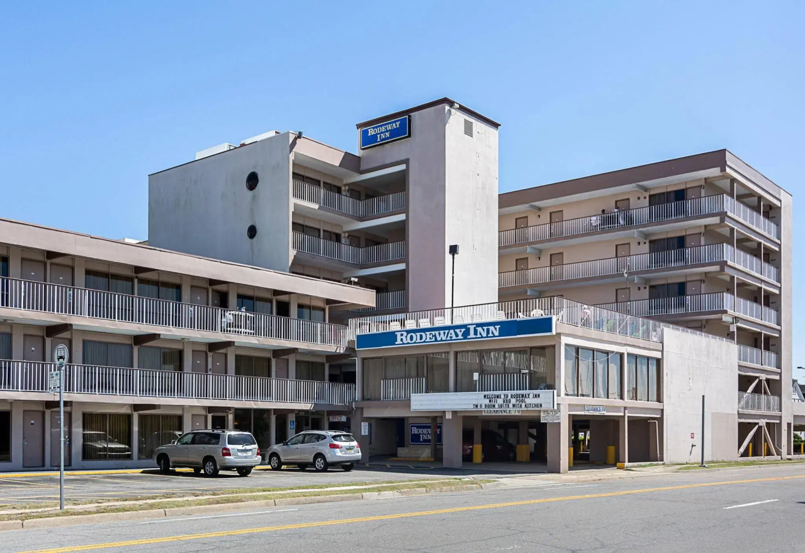 Red Roof PLUS+ & Suites Virginia Beach – Seaside