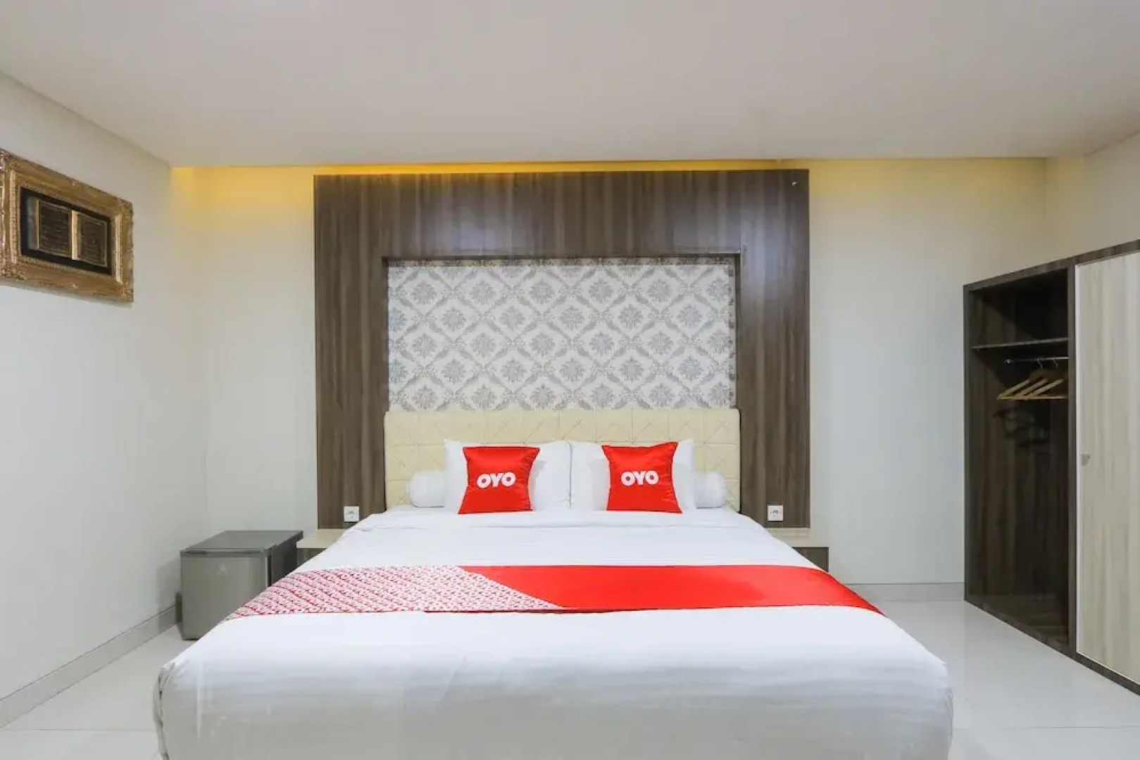 OYO 2267 Albani's Family Residence