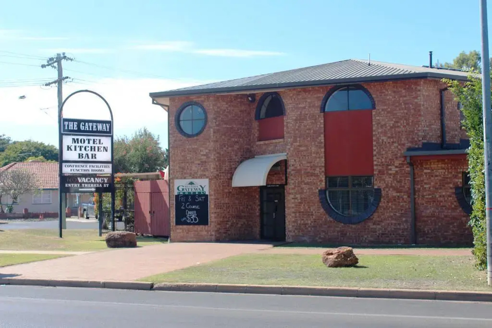Western Gateway Motel and Apartments