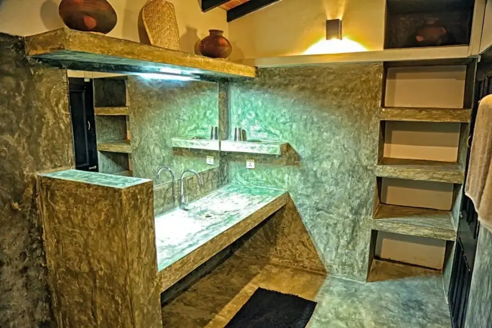 Blue Parrot Beach Villa