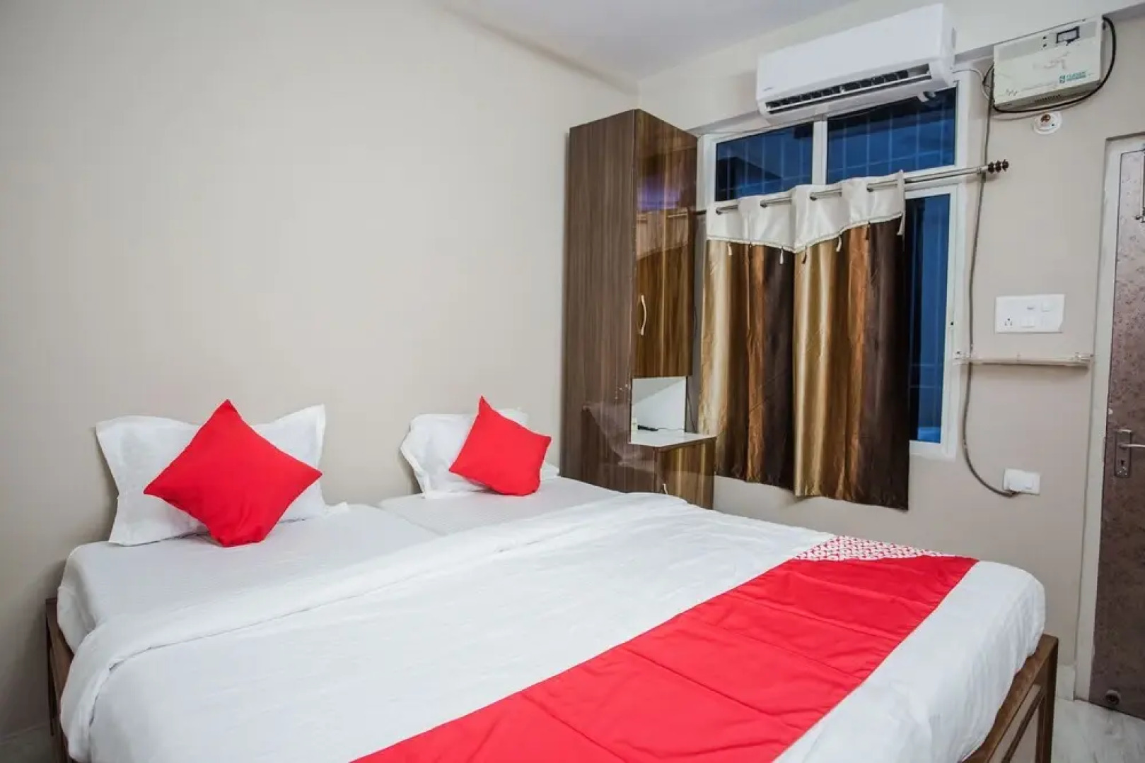 OYO 18293 Dream Homes