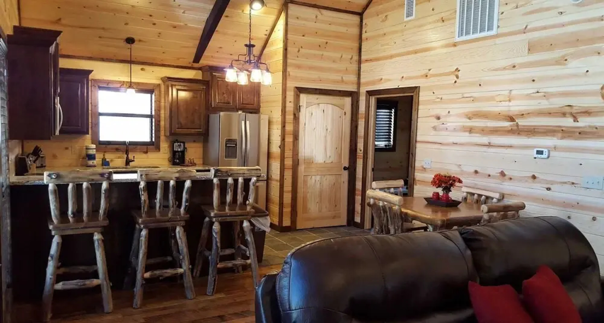 Ace in the Hole Cabin in the Wood With Hot Tub and Fireplace by Redawning