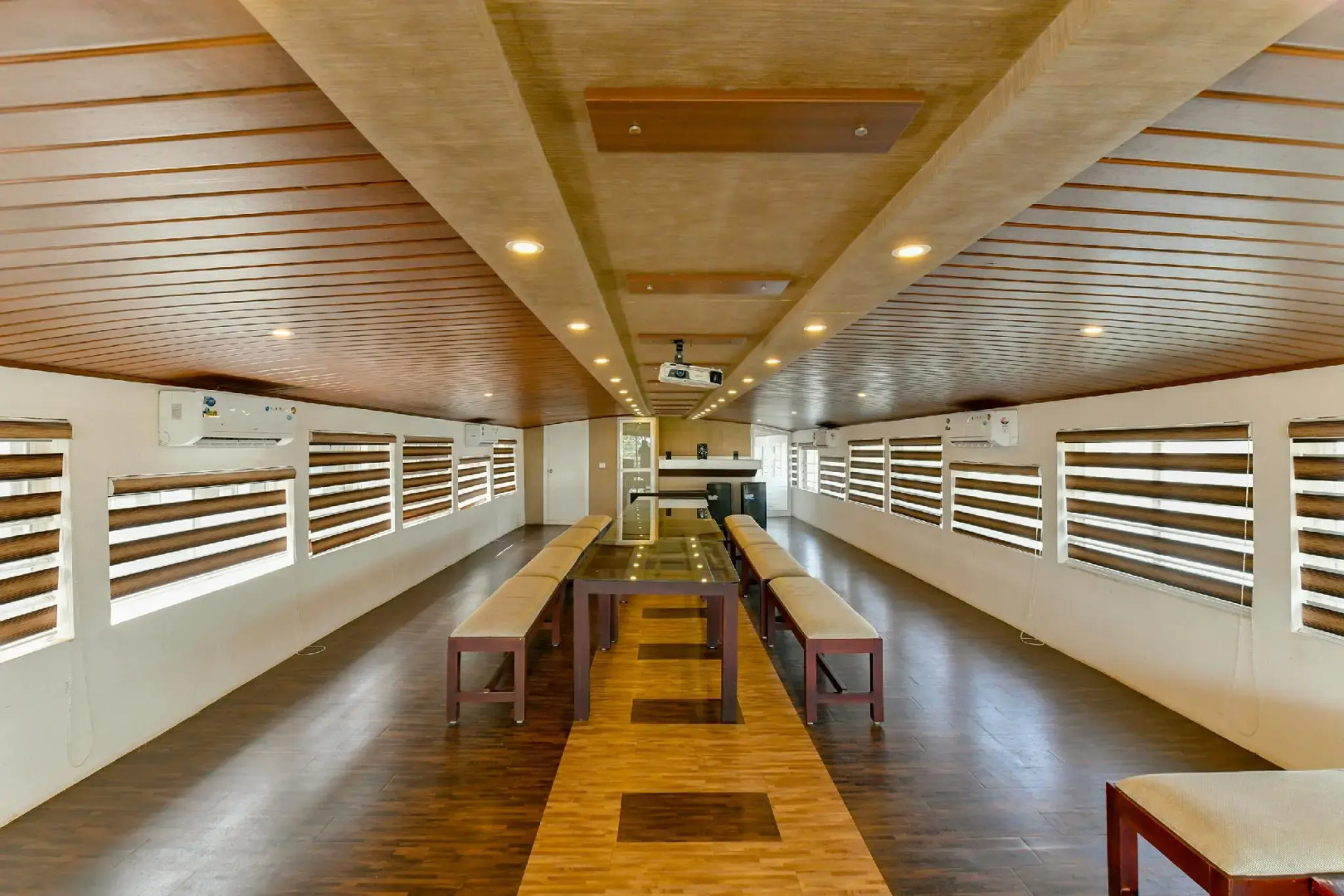 OYO 24611 Houseboat Water Cruise Sharing