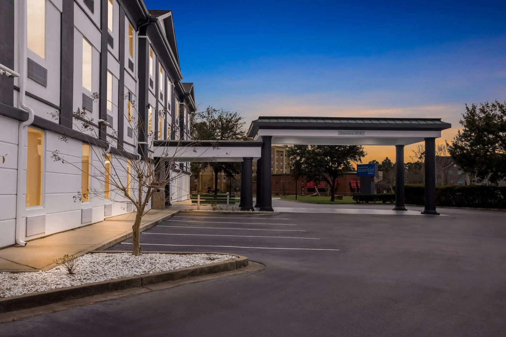 Sonesta Essential Savannah