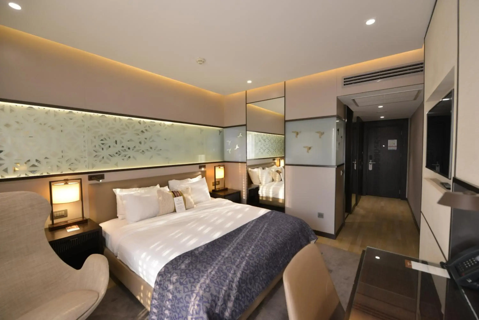 Waxwing Hotel
