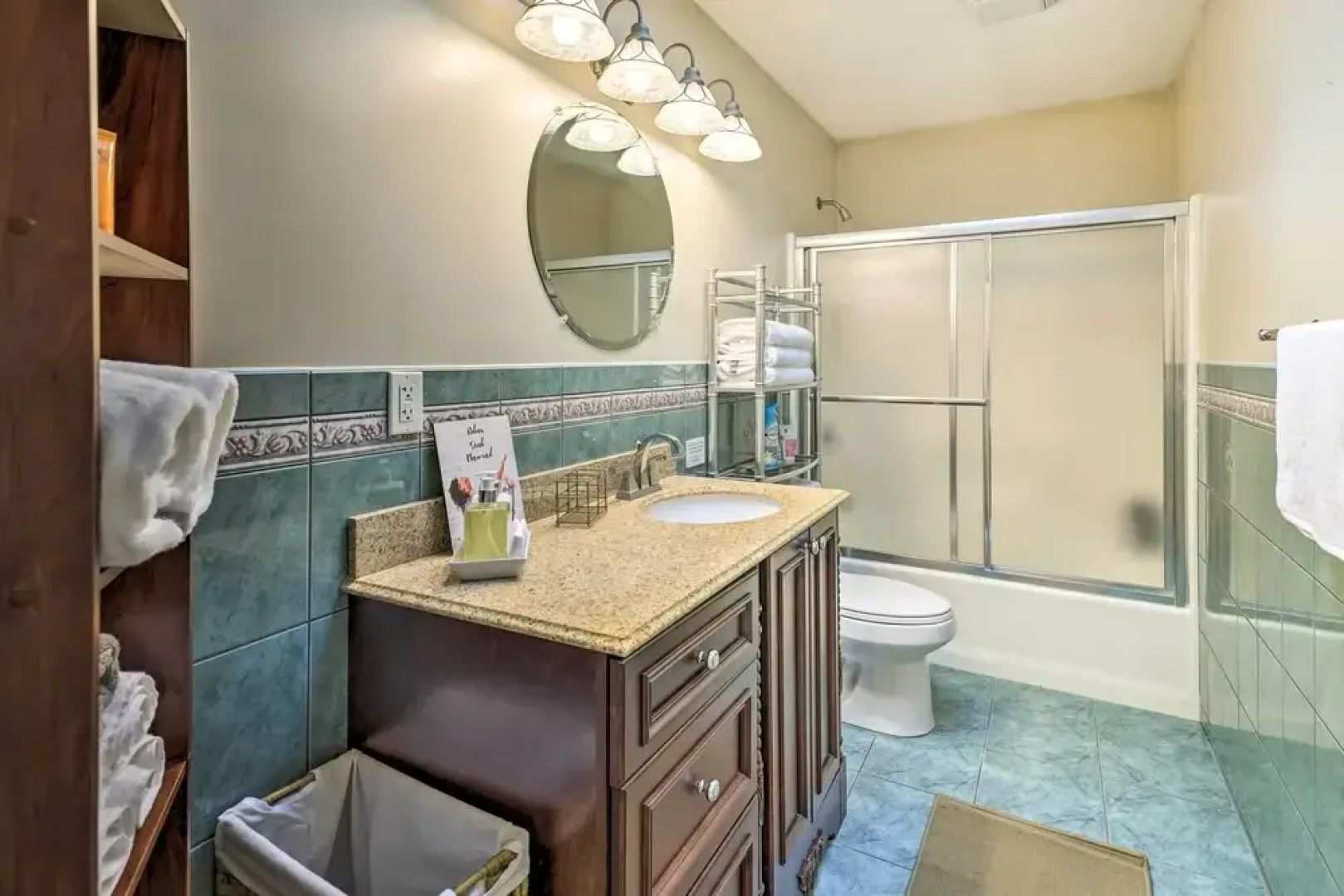 Long Pond Hideaway W/ Deck + Private Hot Tub!
