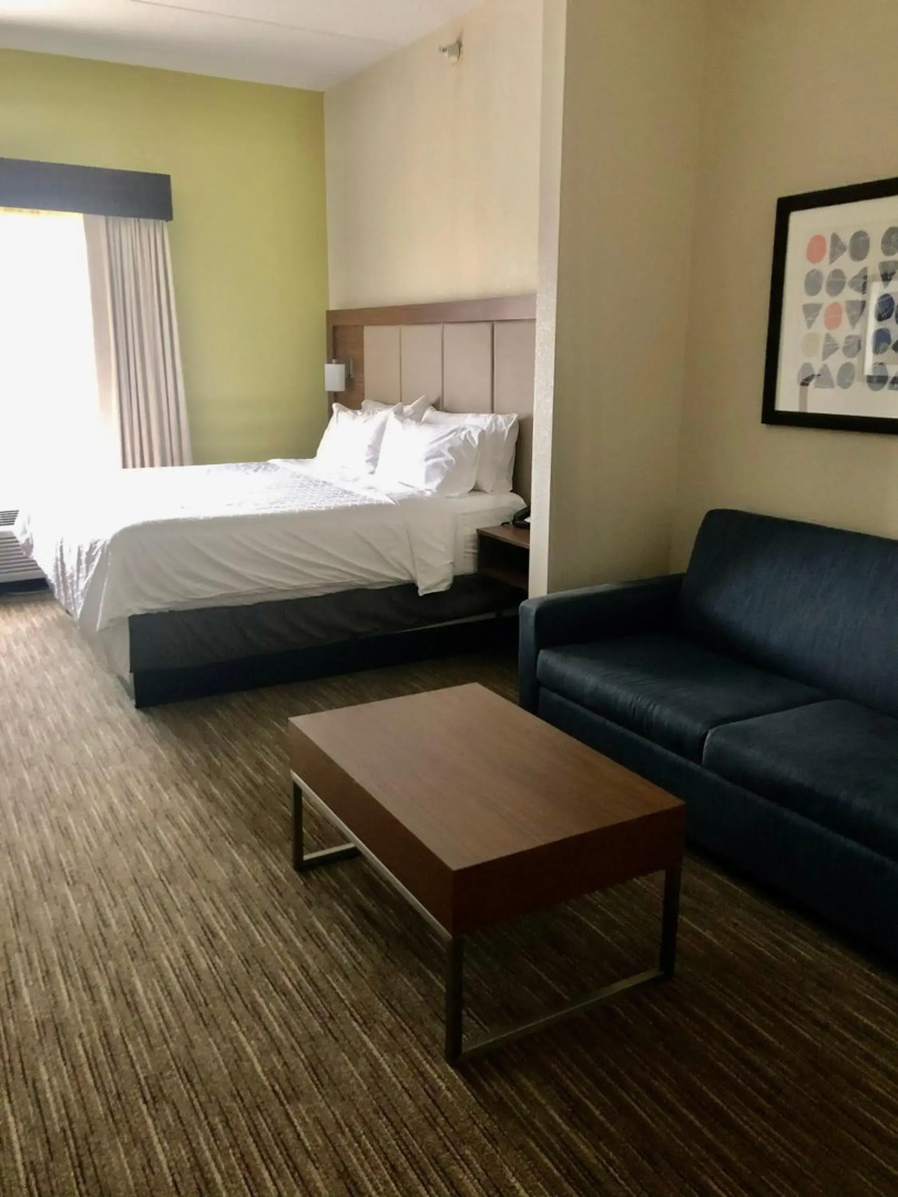 Holiday Inn Express & Suites Cedar Falls - Waterloo by IHG