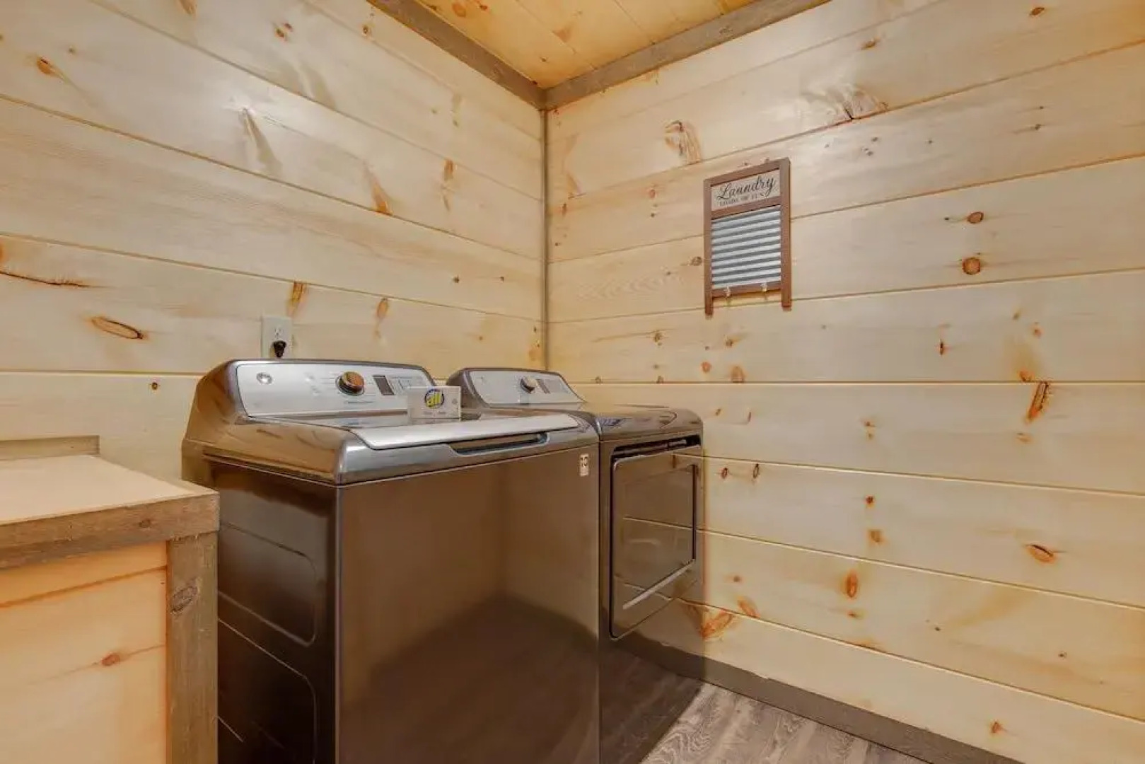 Great Smoky Lodge - Seven Bedroom Cabin