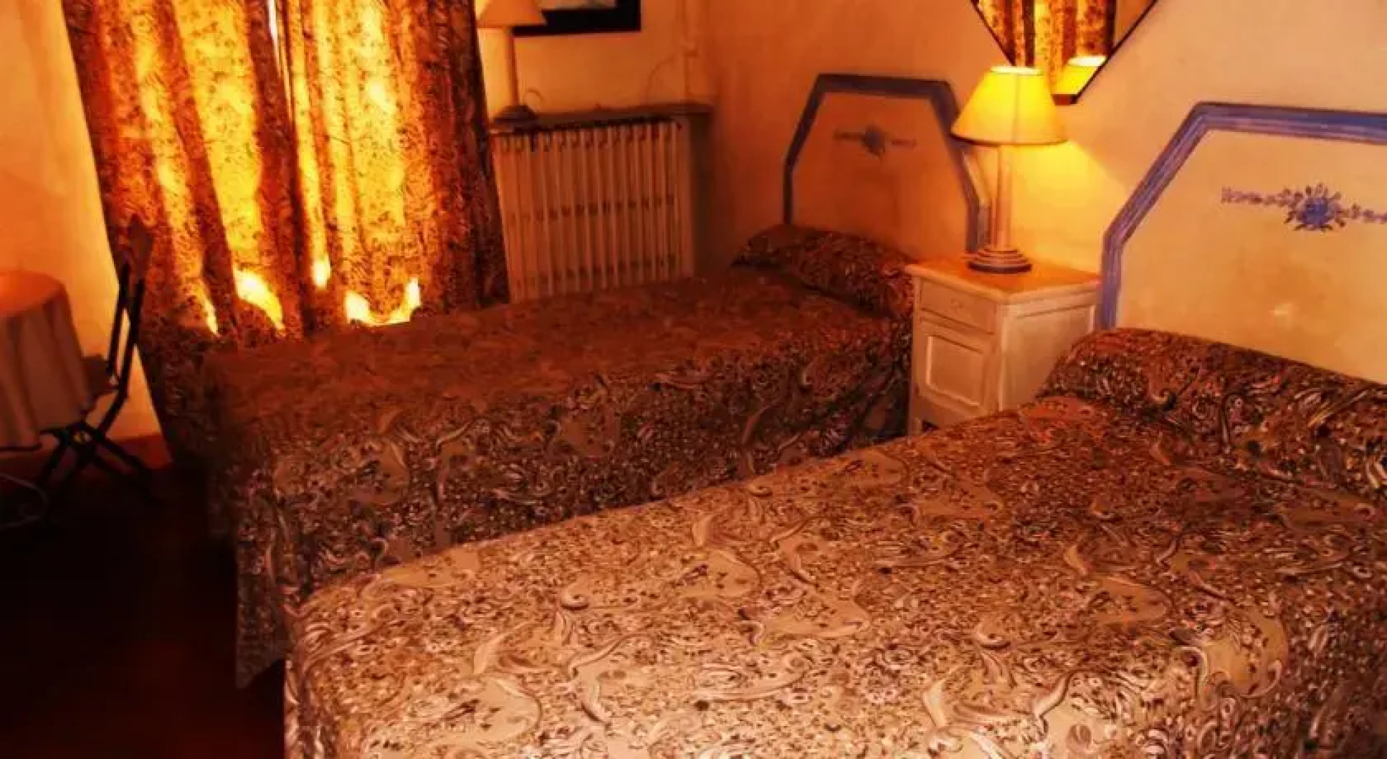 La Maison aux Volets Bleus