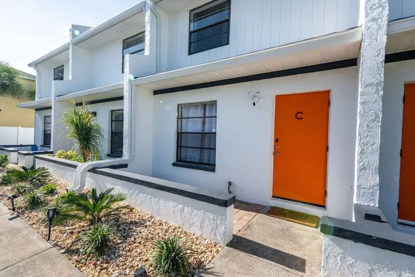 Amazing 2 BDR Townhouse Near beach