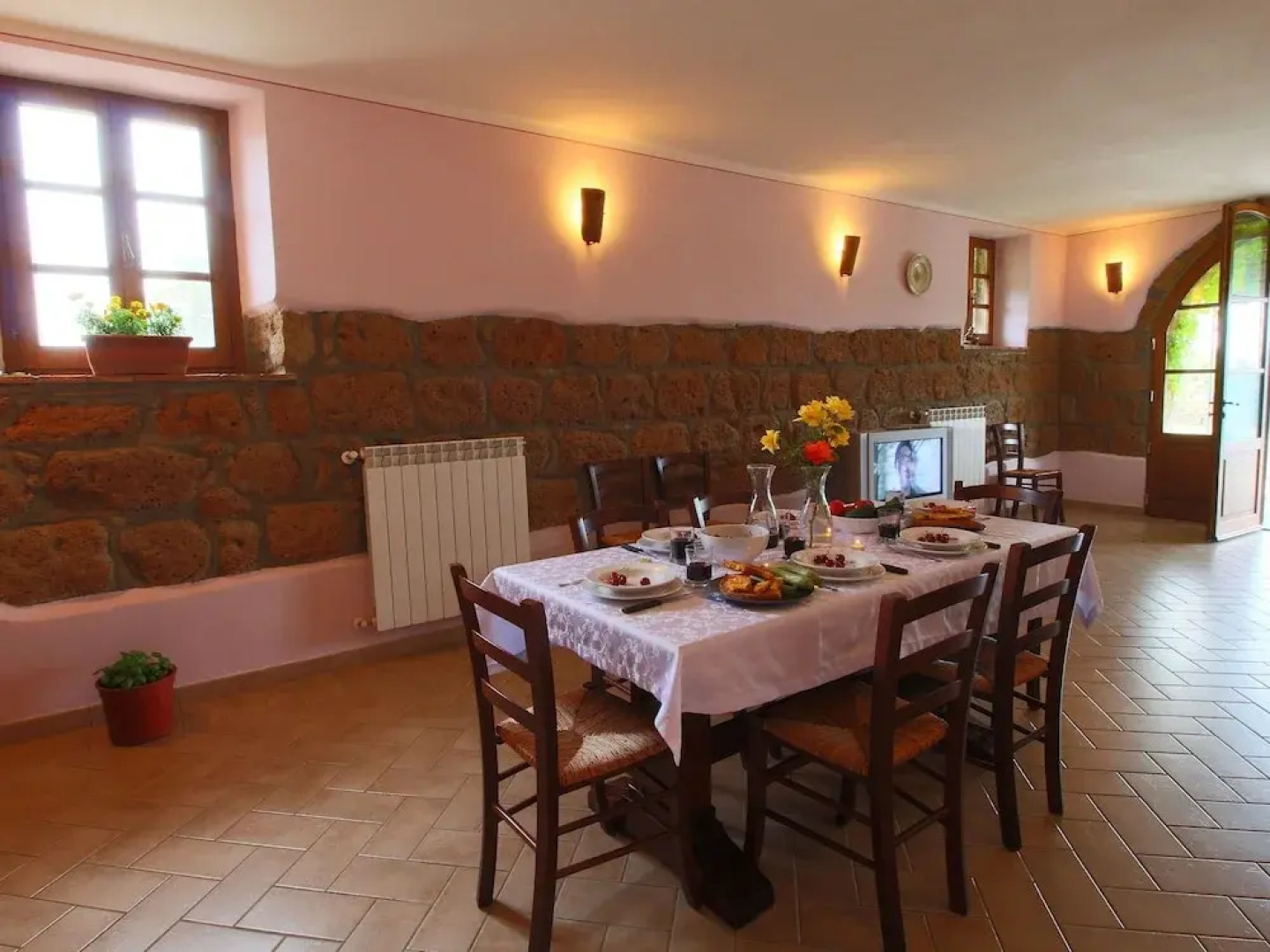 Scenic Farmhouse with Swimming Pool by Forest in Sorano