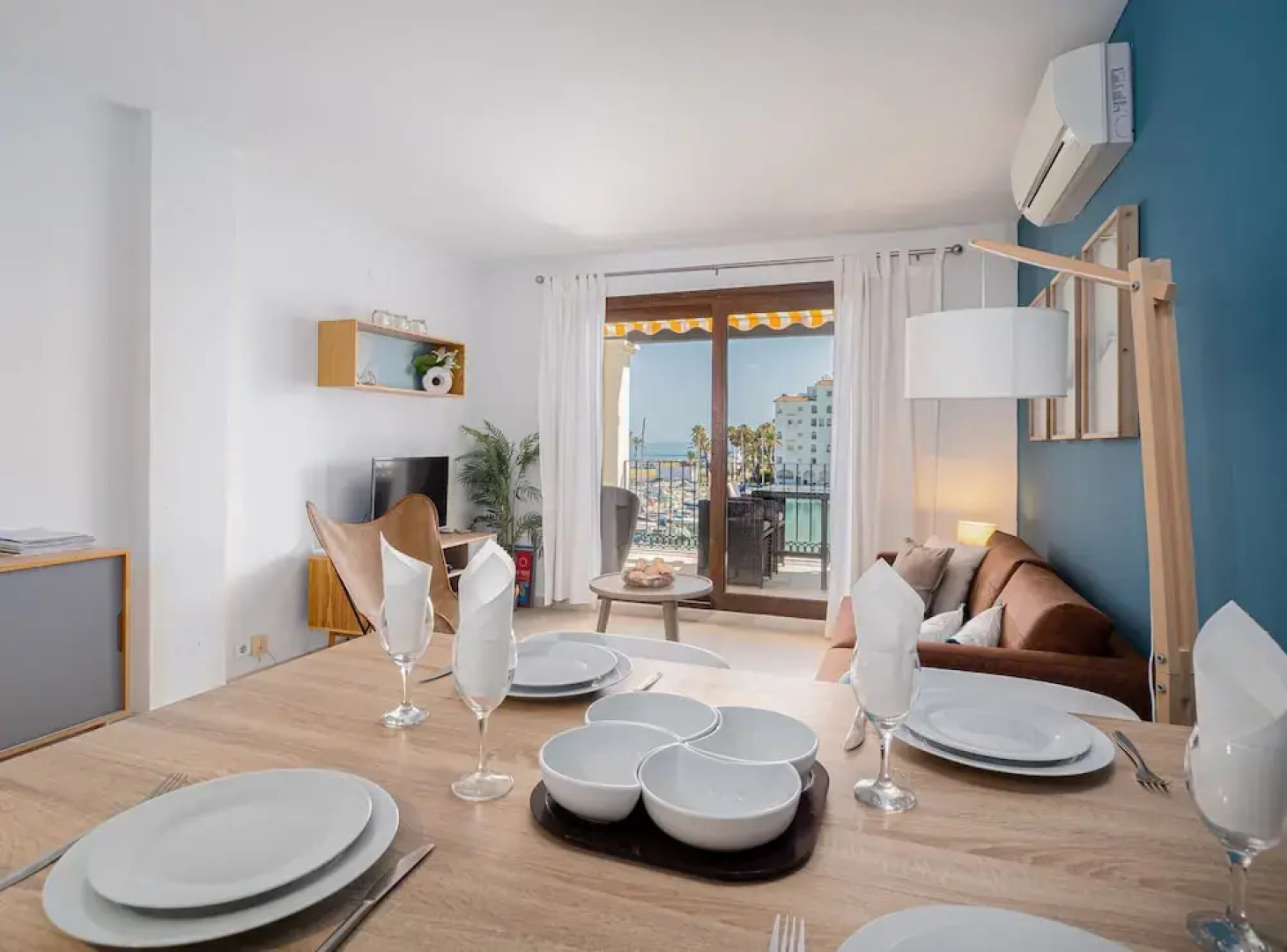 Beautiful Duquesa Harbour apt 2001