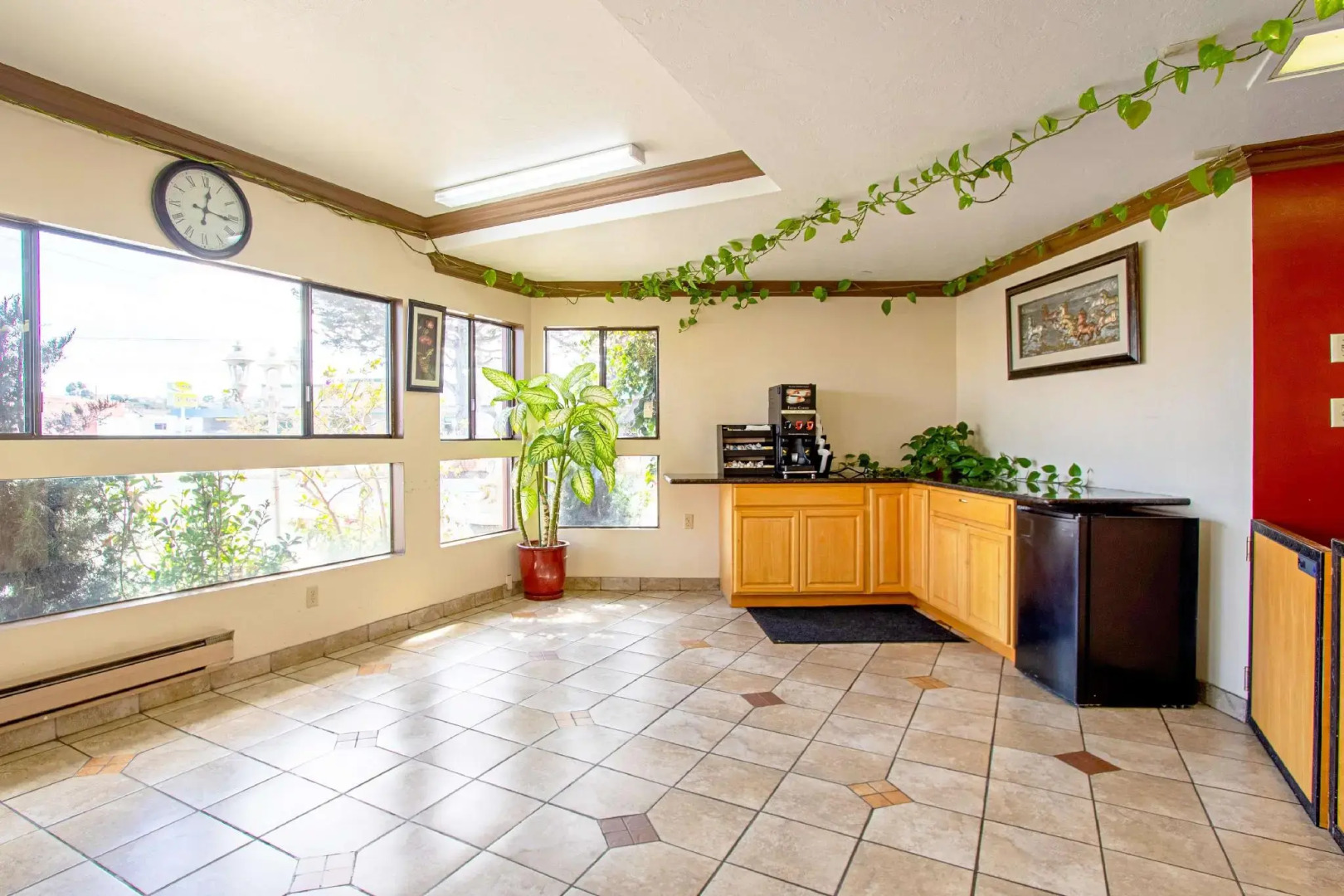 Red Roof Inn & Suites Monterey