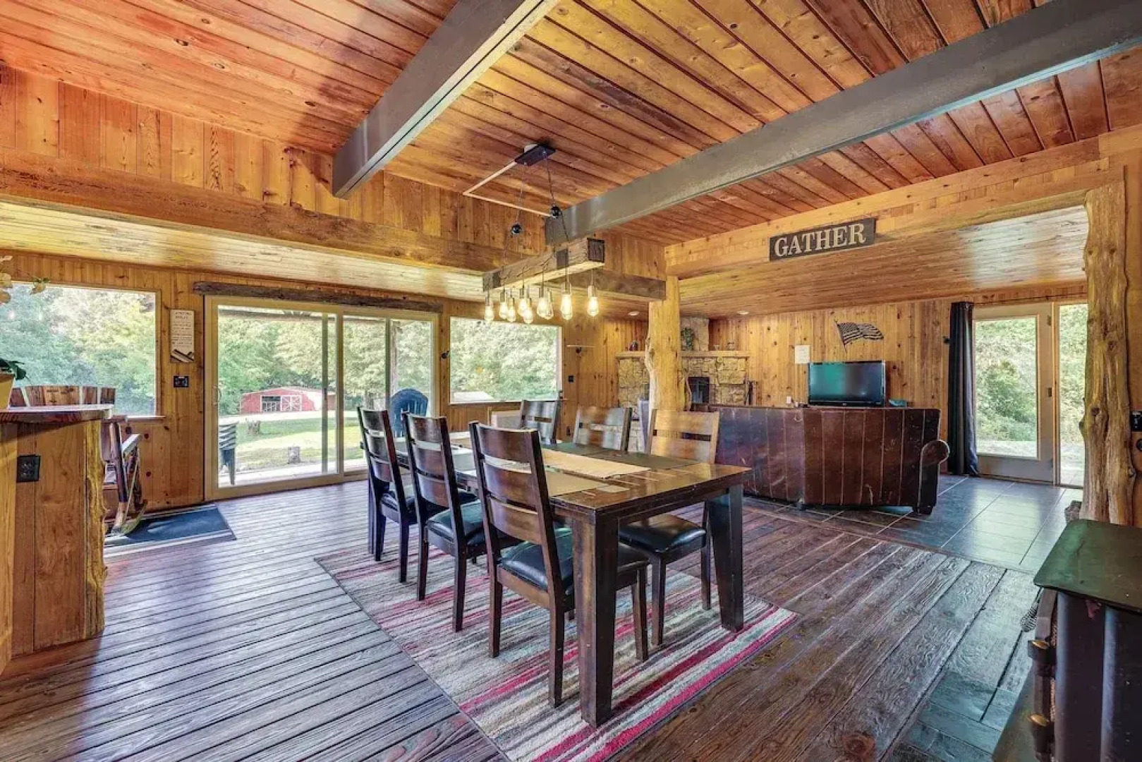 Eureka Springs Rental Cabin 8 Mi to Downtown!