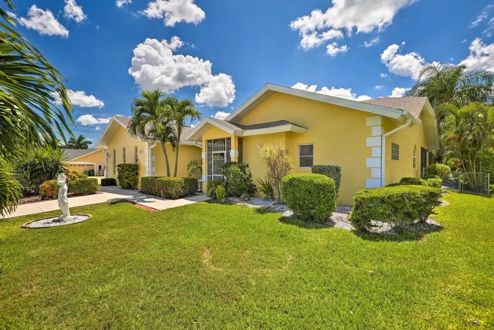 Pool & Fire Pit: Cape Coral Golf Course Getaway