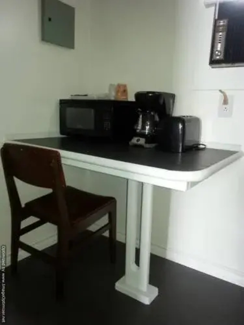 Country Squire Motor Inn