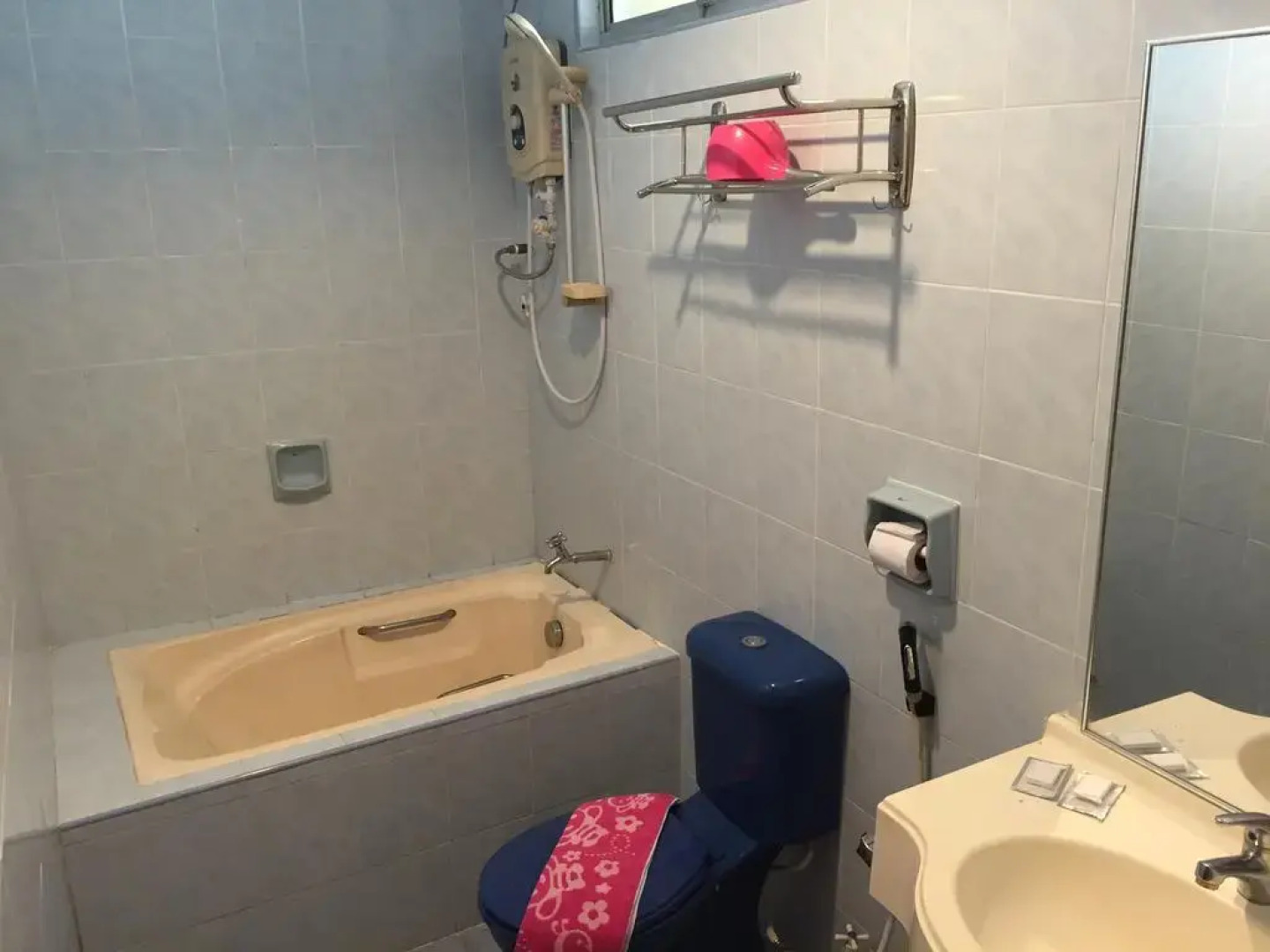 Teluk Batik Holiday Apartment