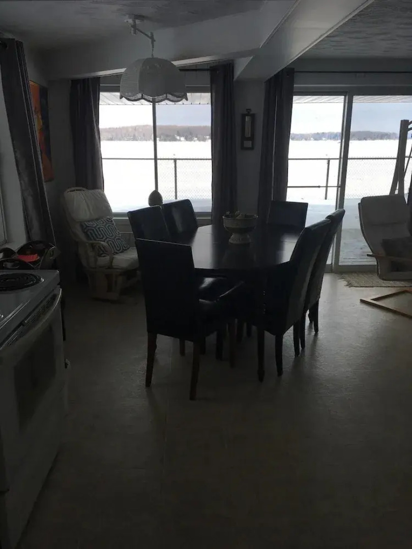 Apartment With 2 Bedrooms in Knowlton, With Wonderful Lake View, Enclosed Garden and Wifi