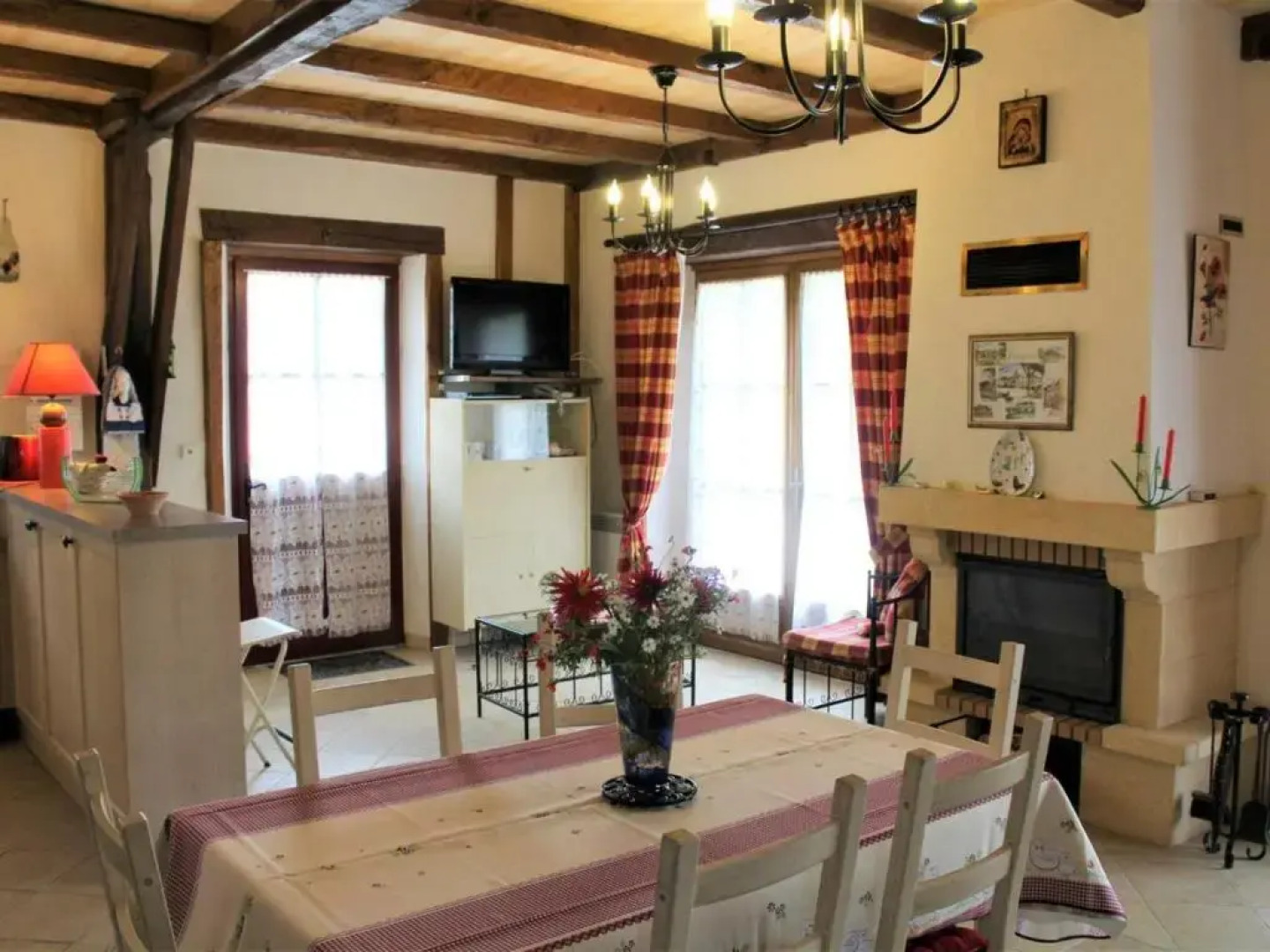 Gite Mazeyrolles, 3 pièces, 4 personnes - FR-1-616-106