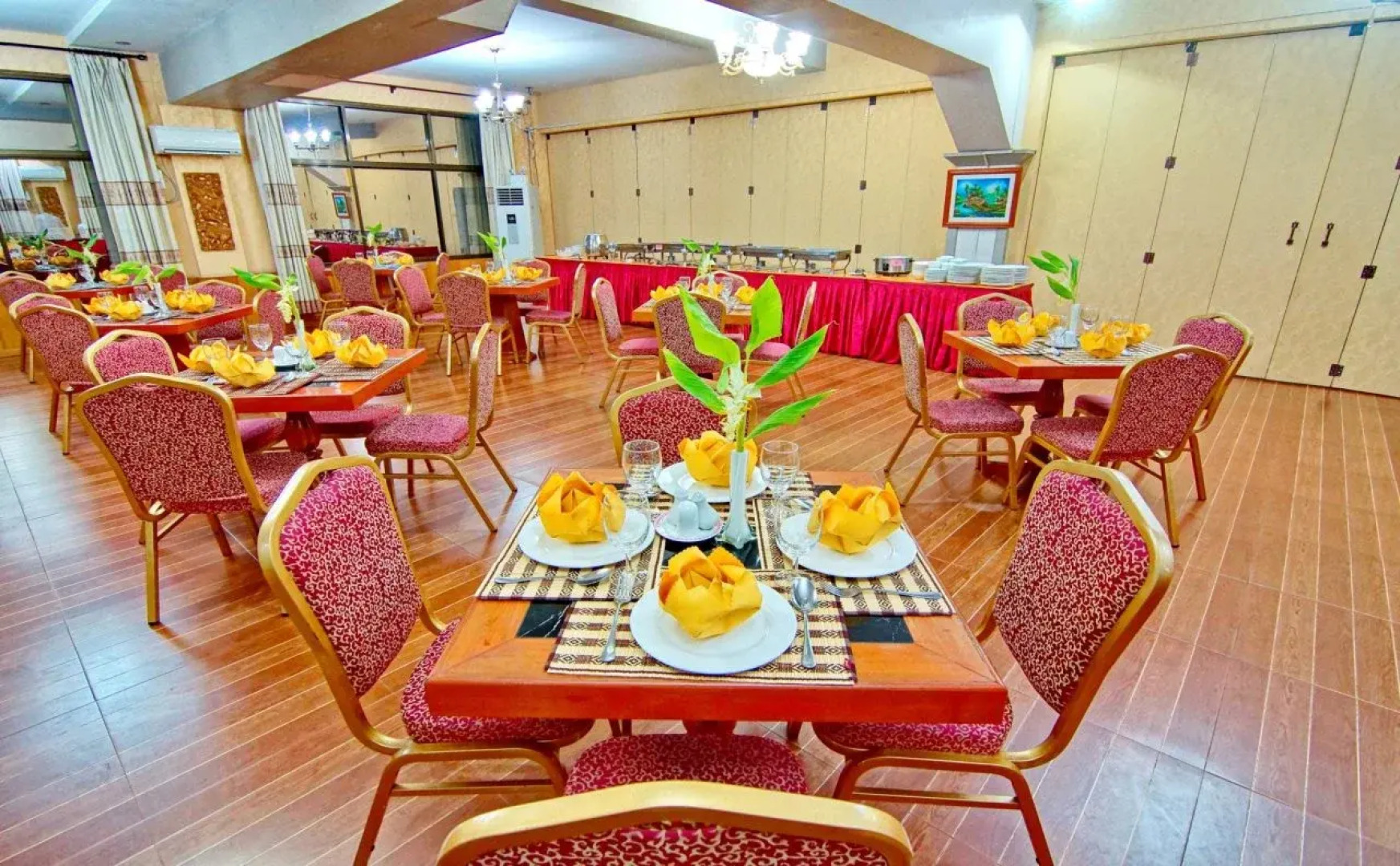 E-Outfitting Golden Country Hotel