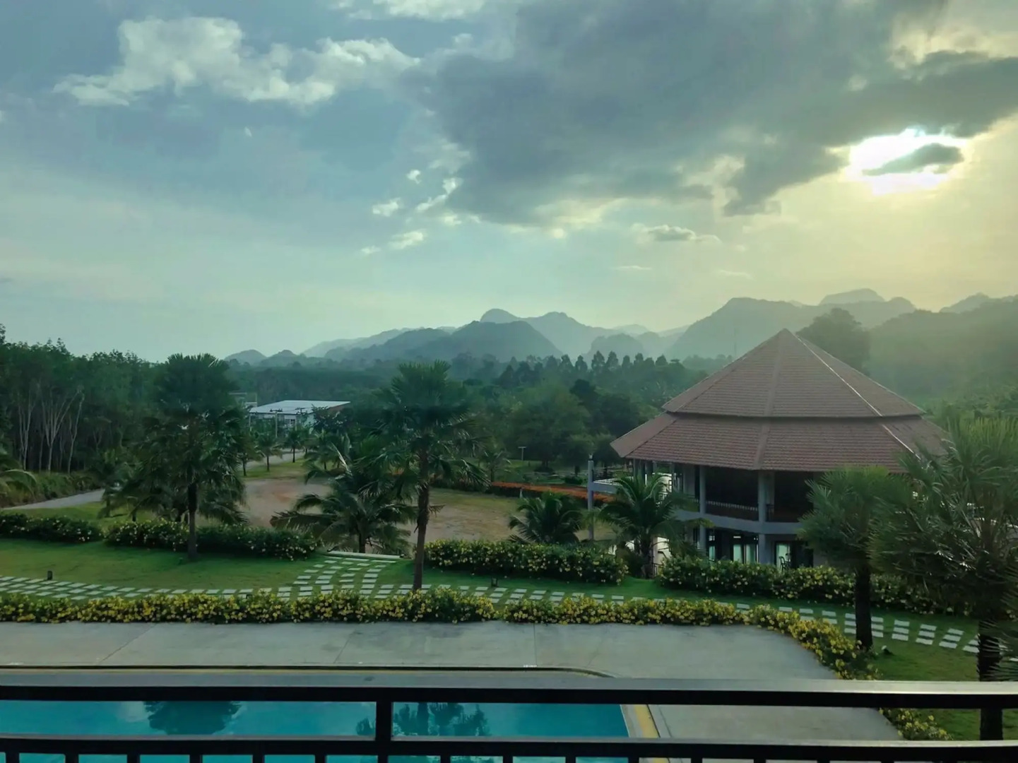 Takhun Mountain View Hotel