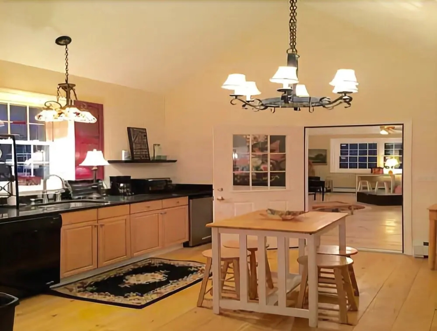 Clamshell by the Sea - Six Bedroom Home