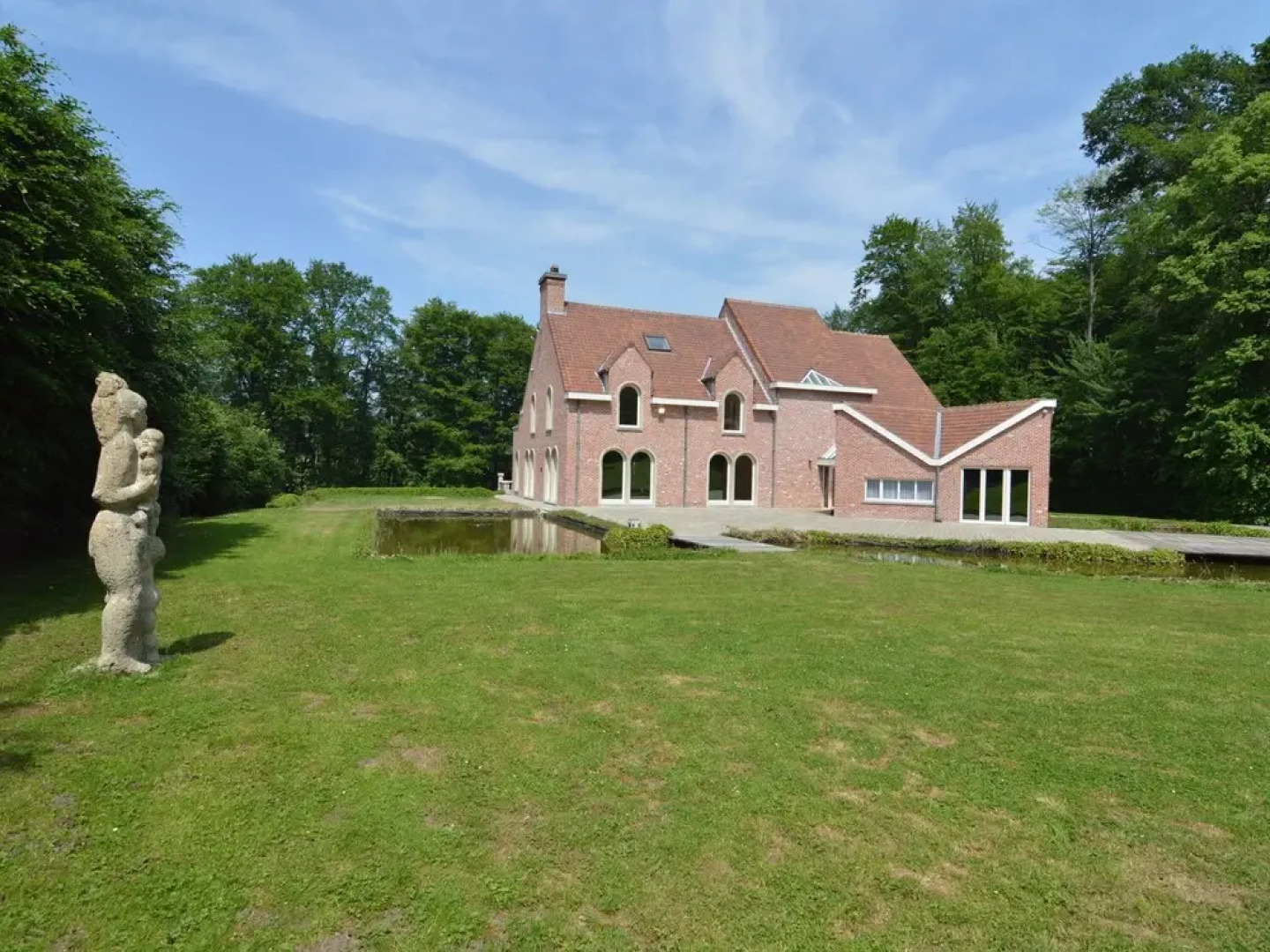 Luxurious Mansion in Brakel with Pond