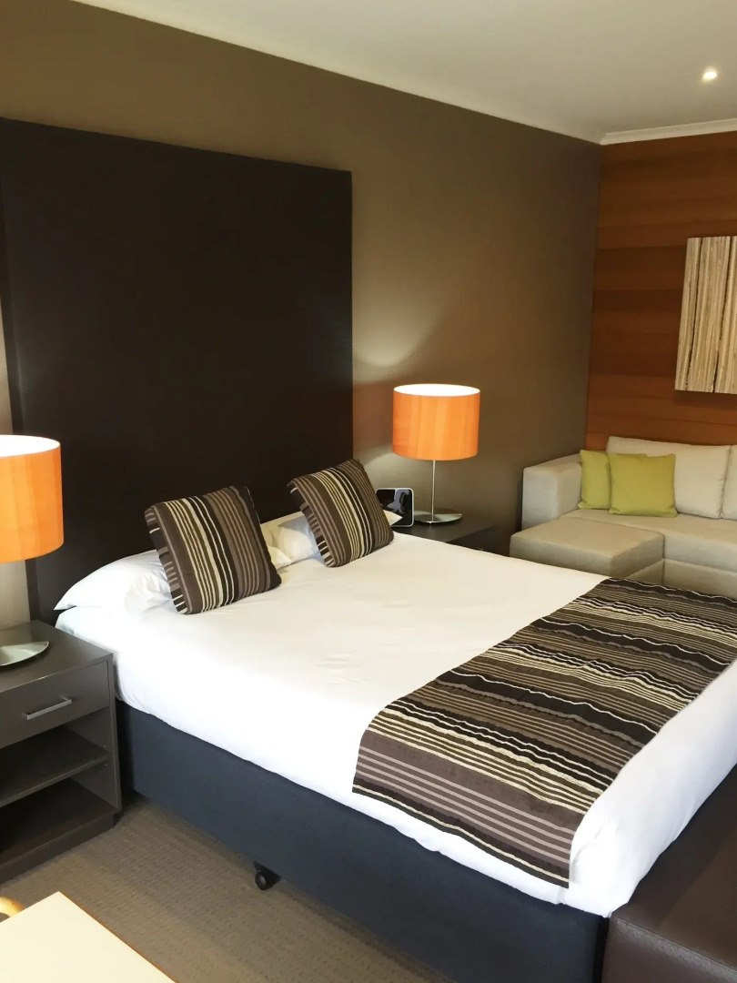 Sovereign Park Motor Inn