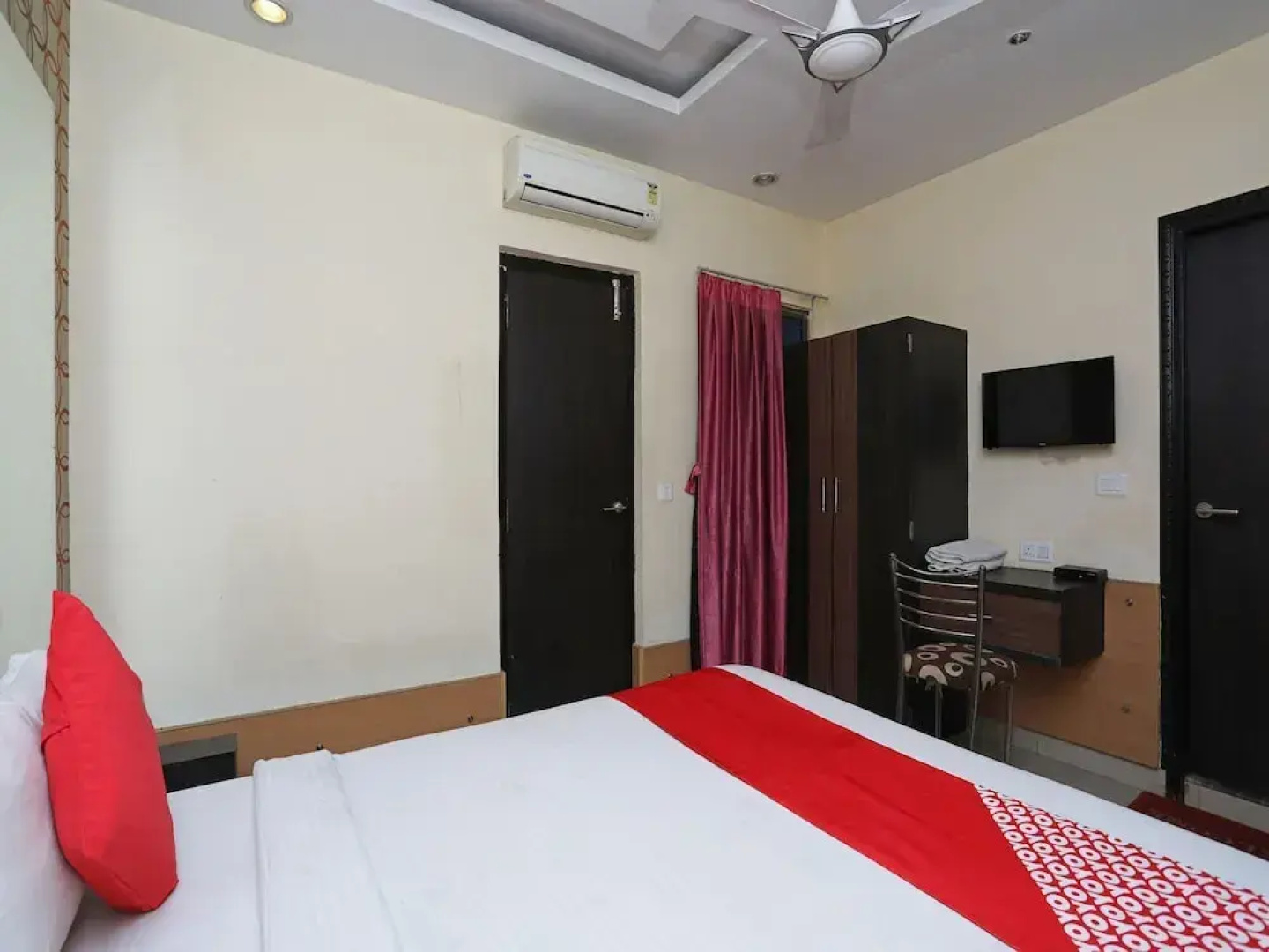 Skylark Hotel by OYO Rooms