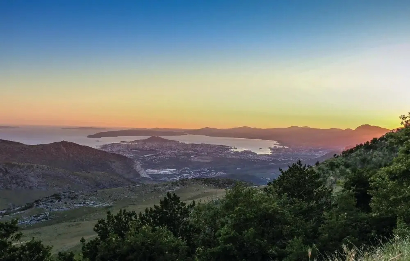 Amazing Home in Zrnovnica With Wifi and 2 Bedrooms