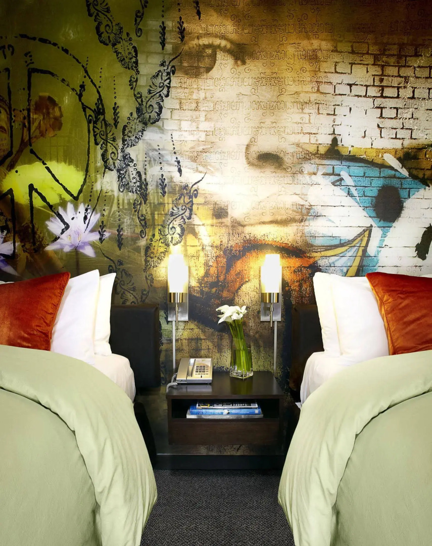 The Tangerine - A Burbank Hotel