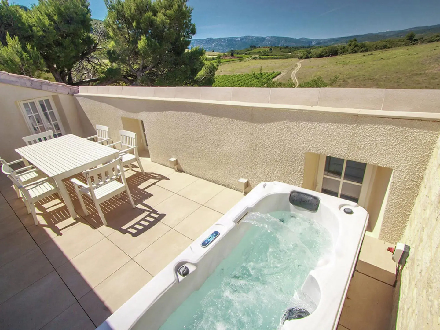 Charming Apartment in Villesèque-des-Corbières with Jacuzzi
