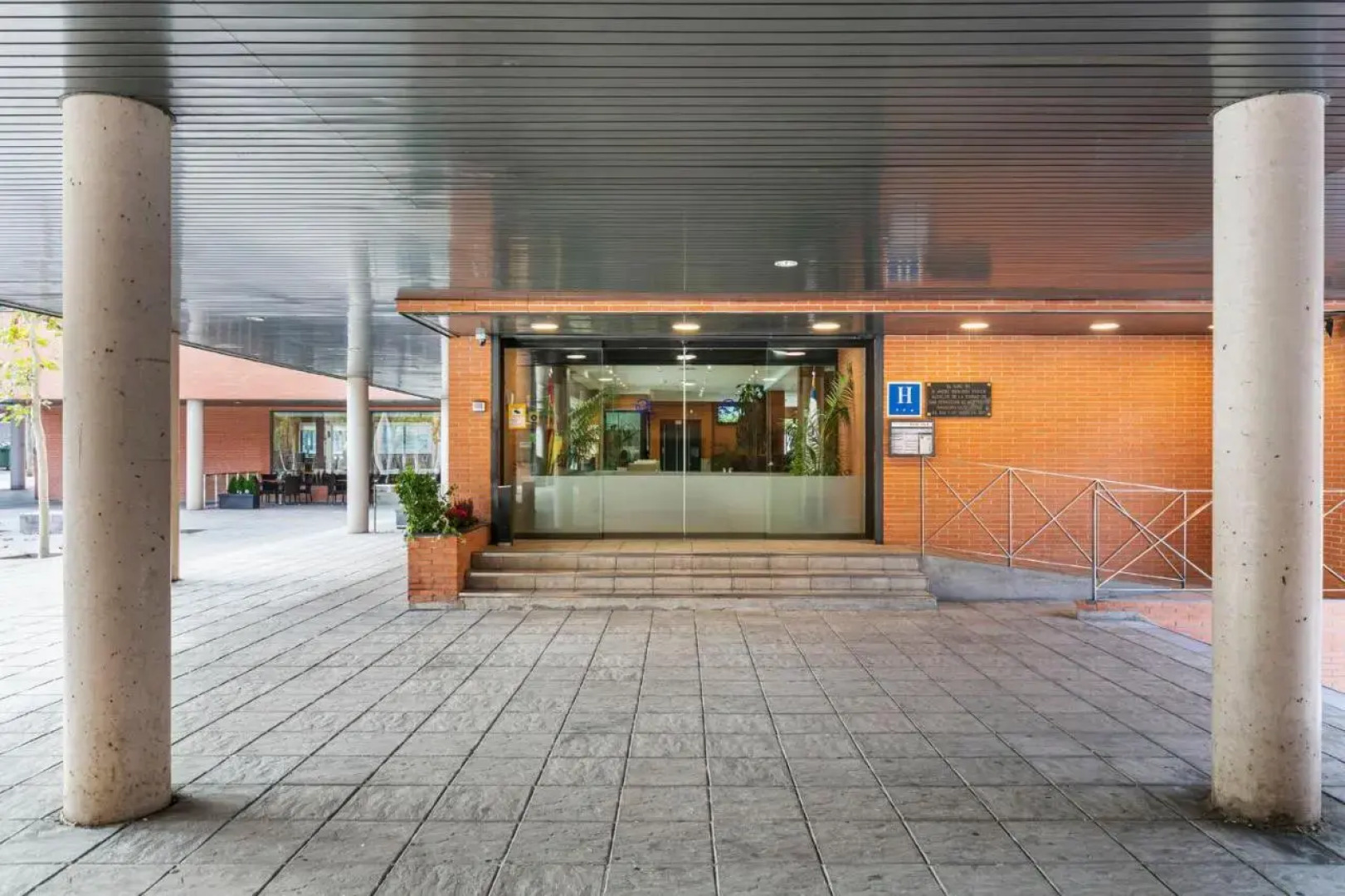 Отель Sercotel de los Reyes