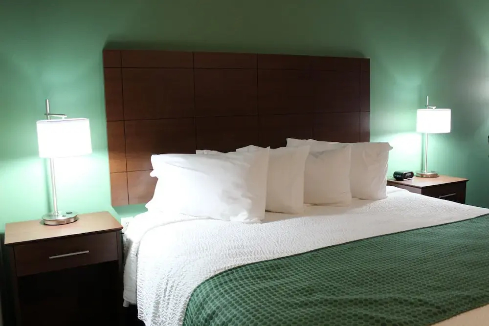 Brookstone Lodge & Suites