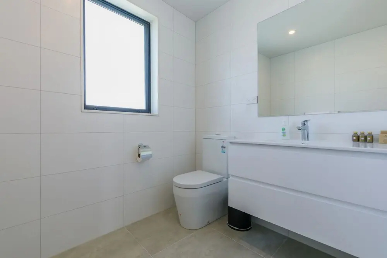 Hero Holiday House L12