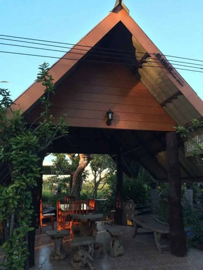 Baan Suan Phetphraewa Resort