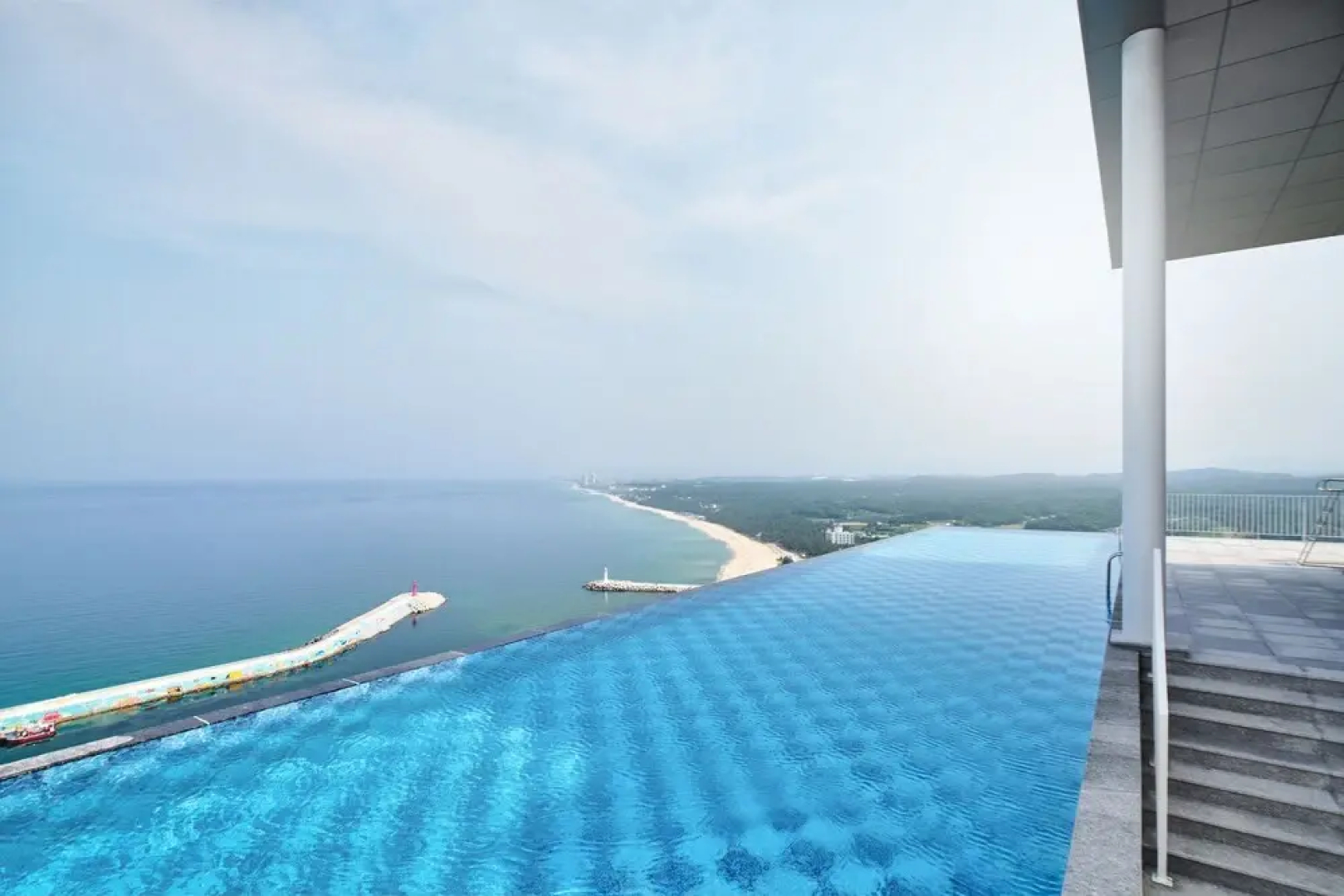 Gangneung Chonpines Ocean Suites Hotel