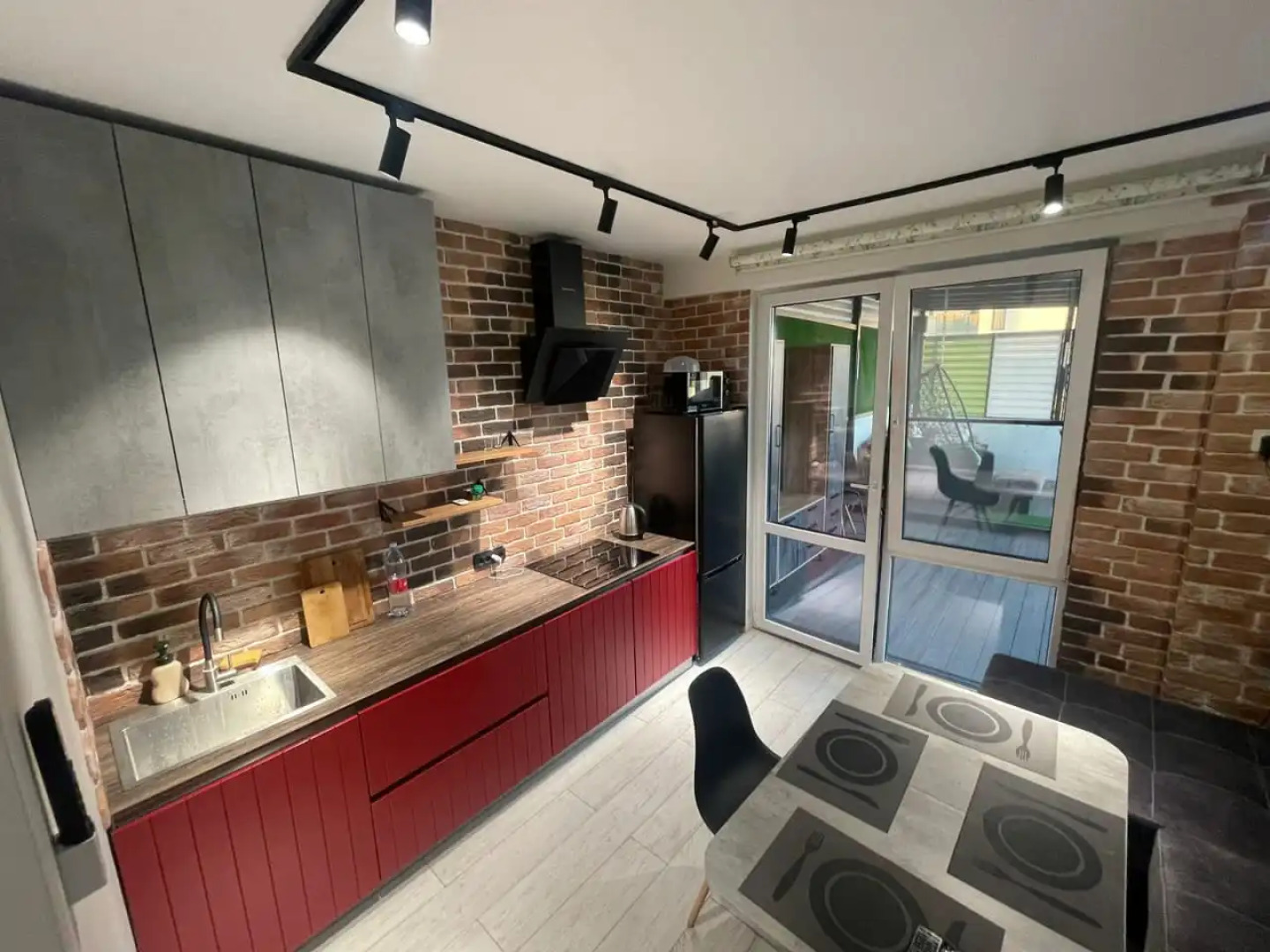 Марсель с бассейном