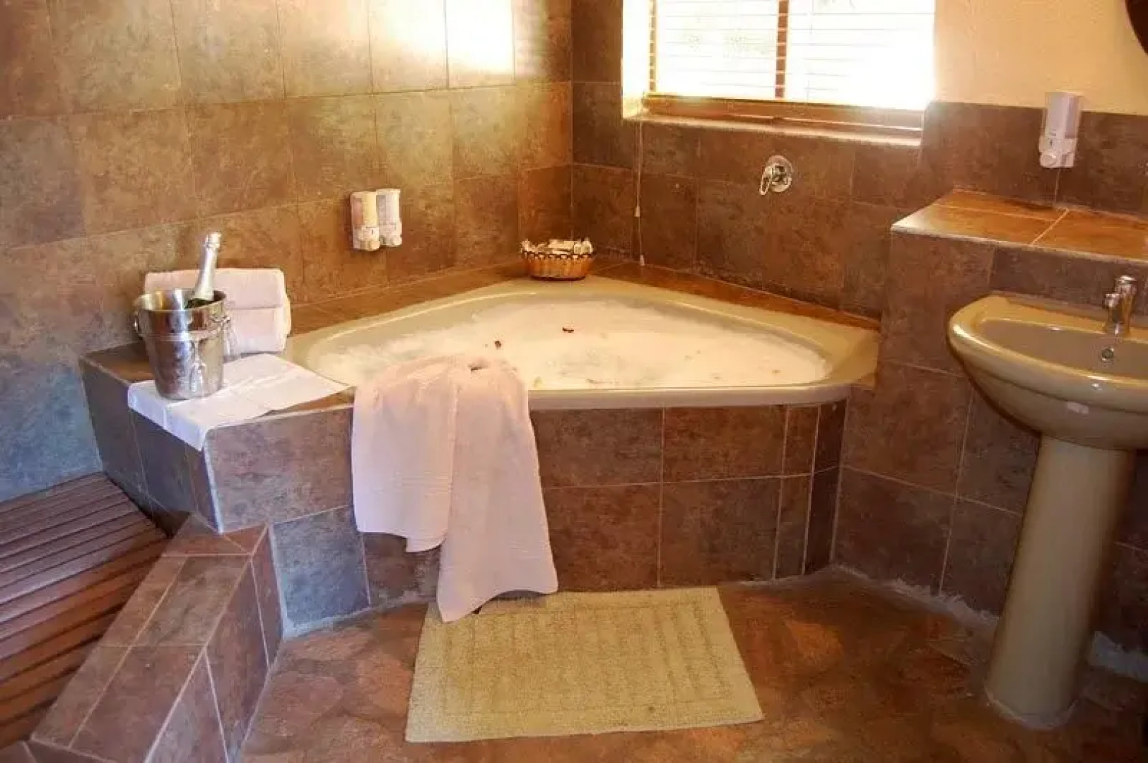 Three Cities Mushroom Lodge