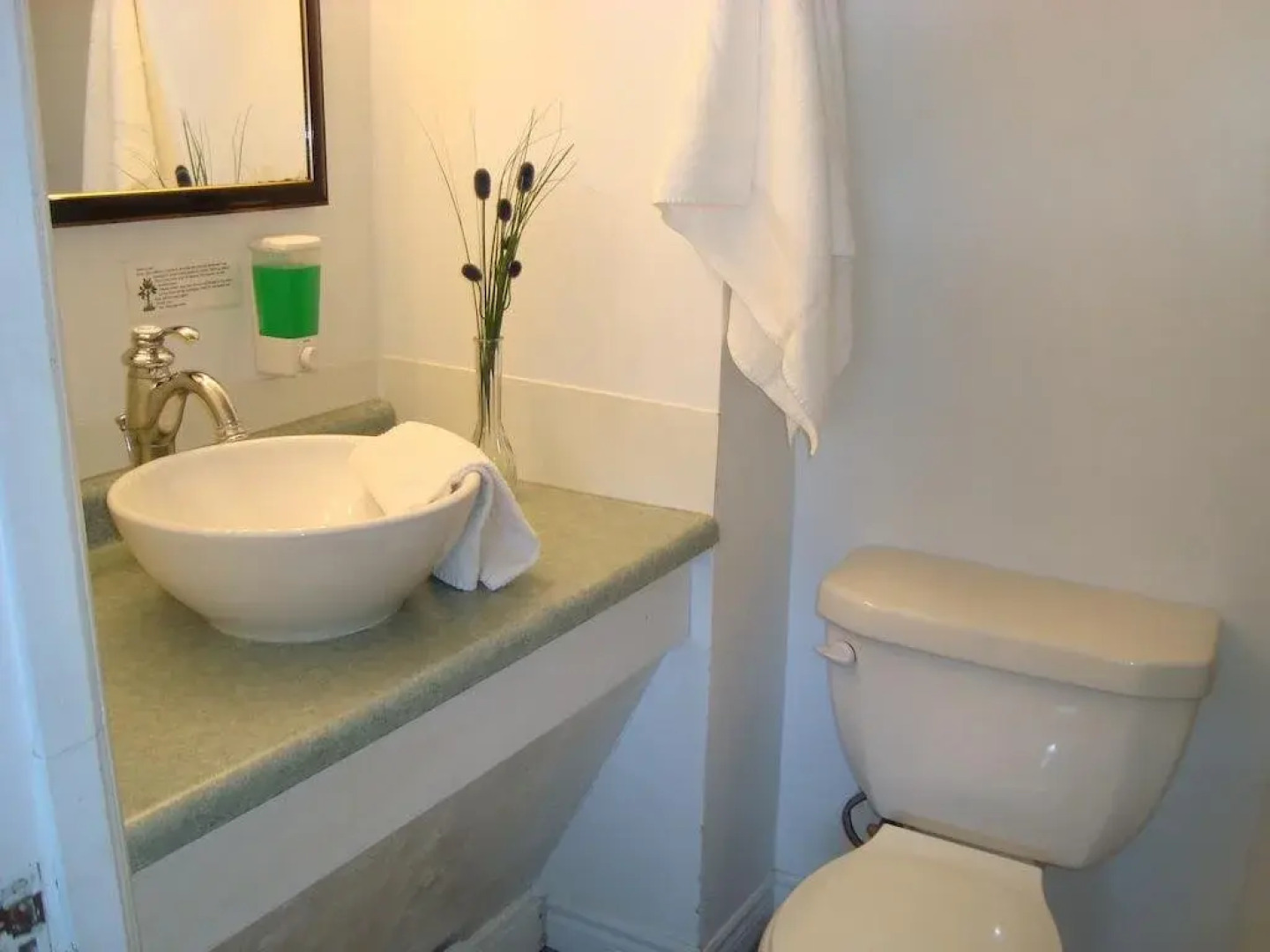 Lighthouse Motel & Cottages