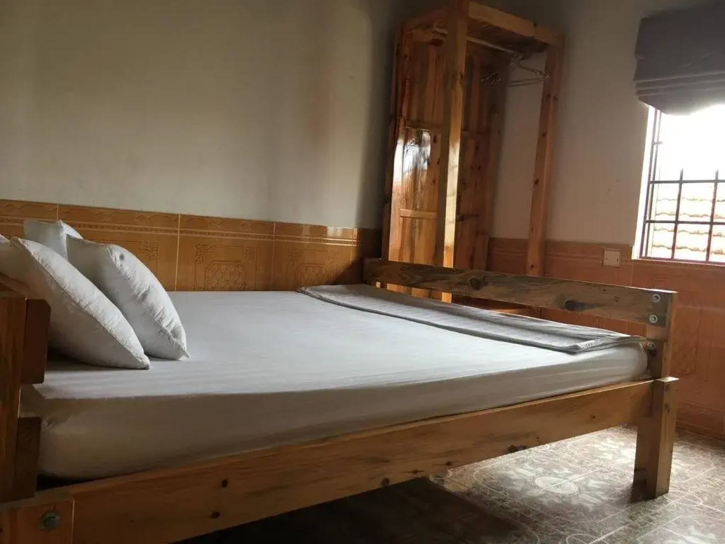 Buffalo Pub and Hostel