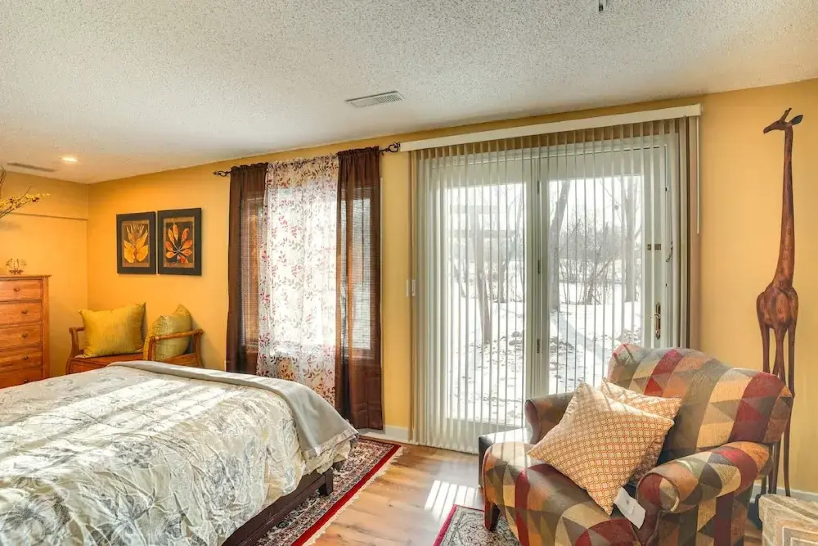 Charming Savage Home w/ Yard: 18 Mi to Minneapolis