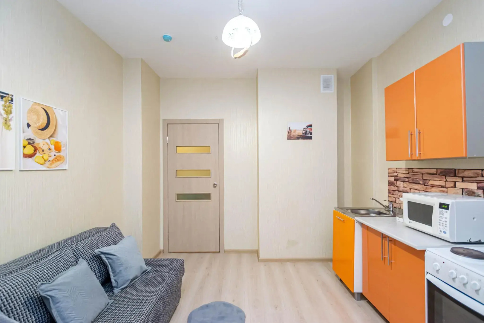 Cosmos (Космос) на улице Революции 52В