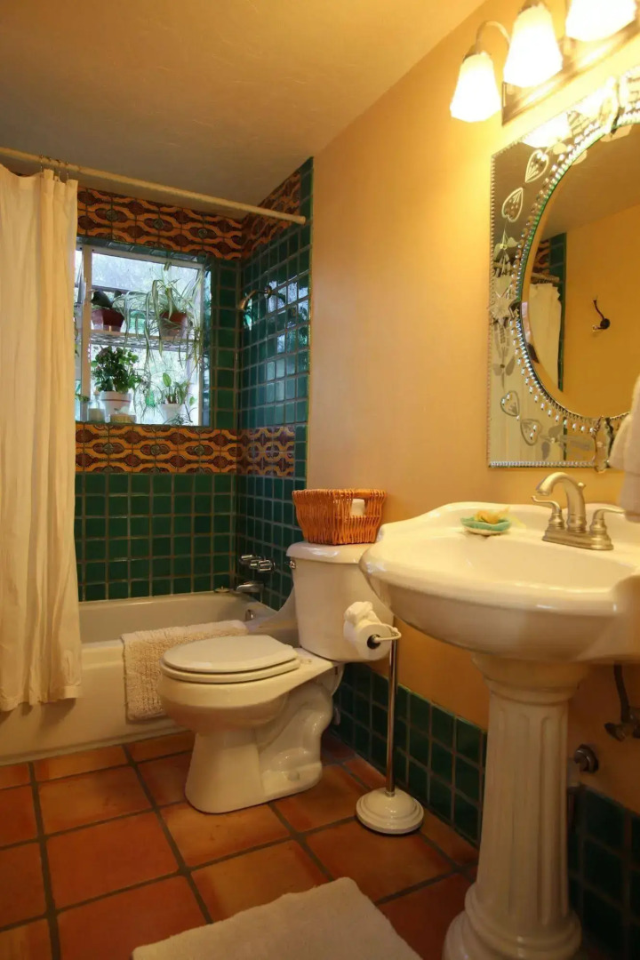 Azure Gate Bed And Breakfast