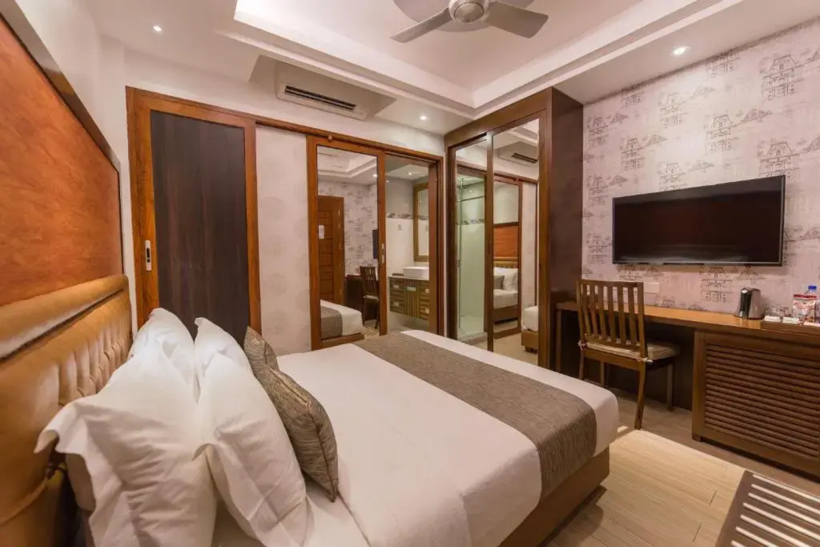 Отель Samann Host