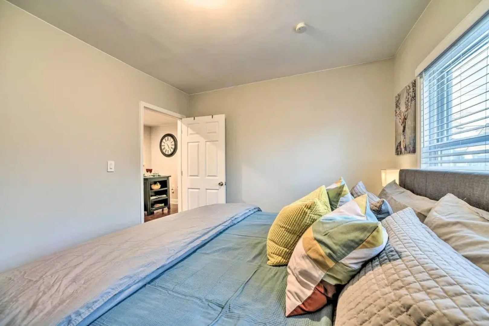 Lovely Dearborn Home w/ Gas Grill & Backyard!