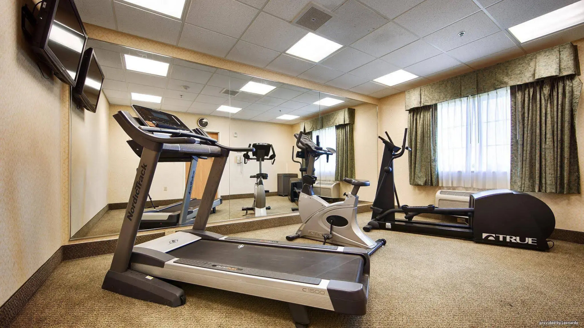 Holiday Inn Express Toledo West - Napoleon by IHG