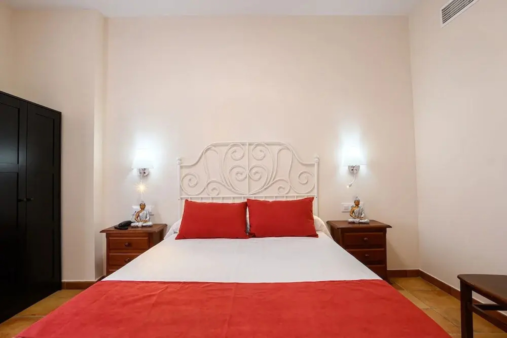 Отель H28 Camas