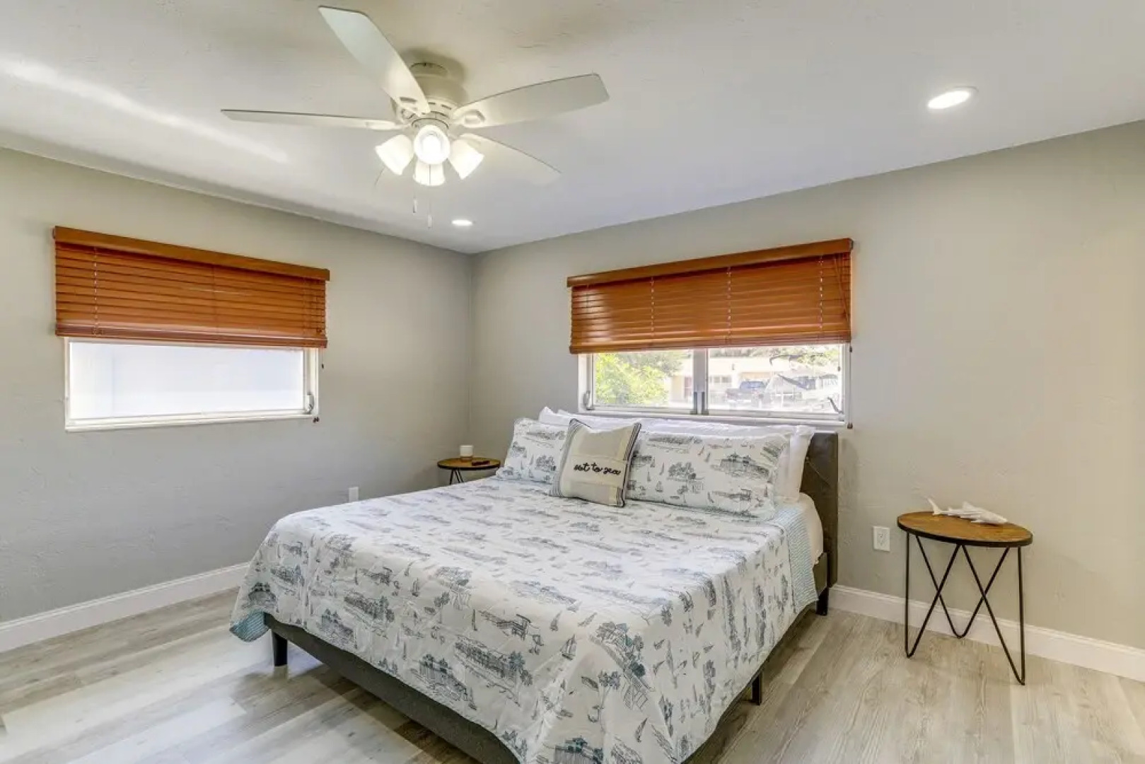 Private Hot Tub: Breezy Seminole Stay!